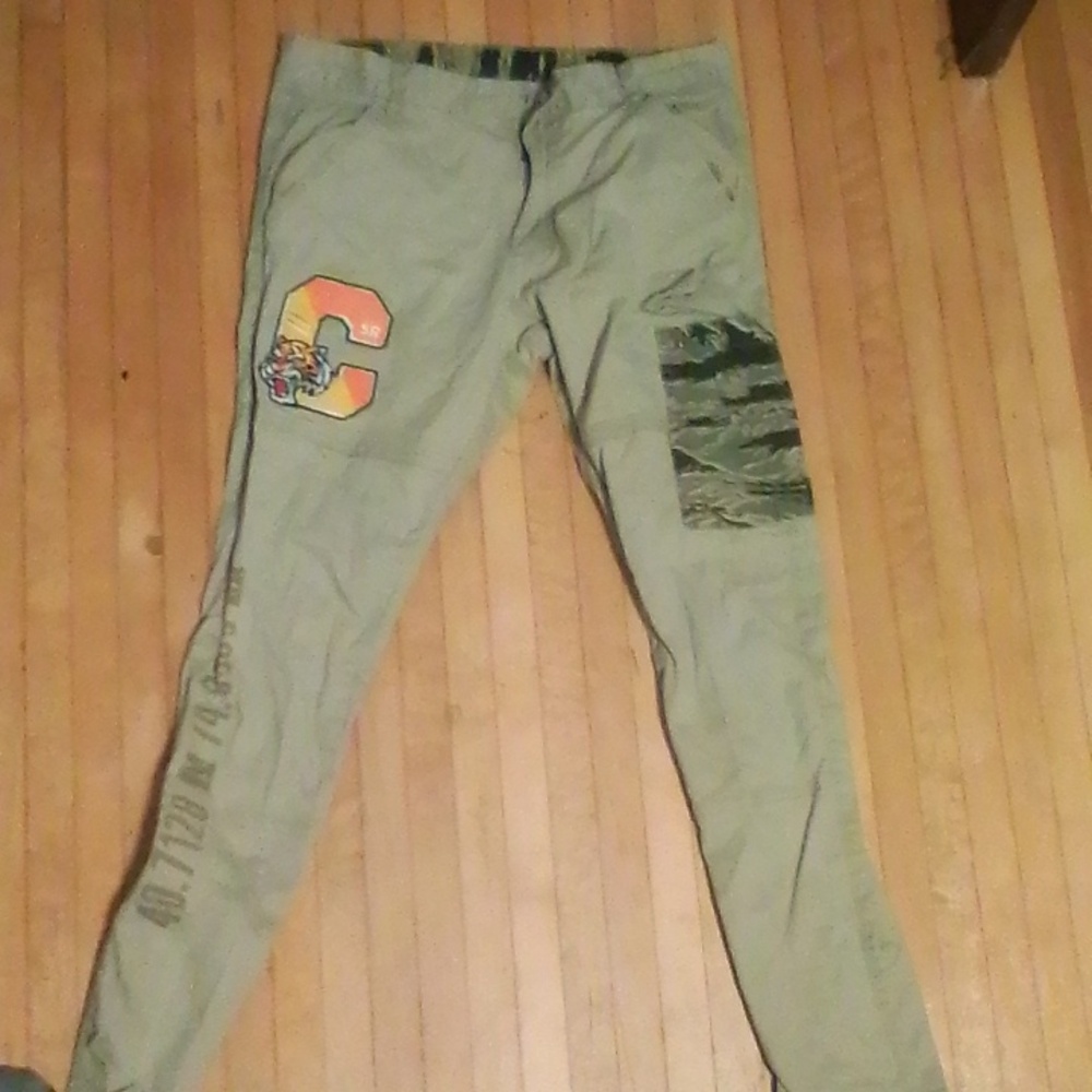 Men's Relaxed Fit Jeans in Green